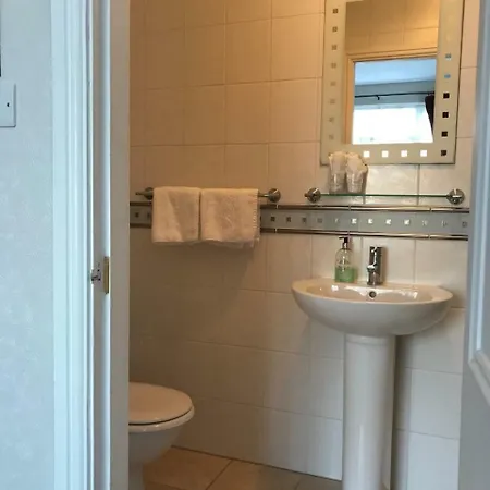 الشباب Meadowcroft 4*