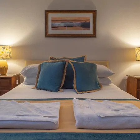 Meadowcroft Konukevi 4*